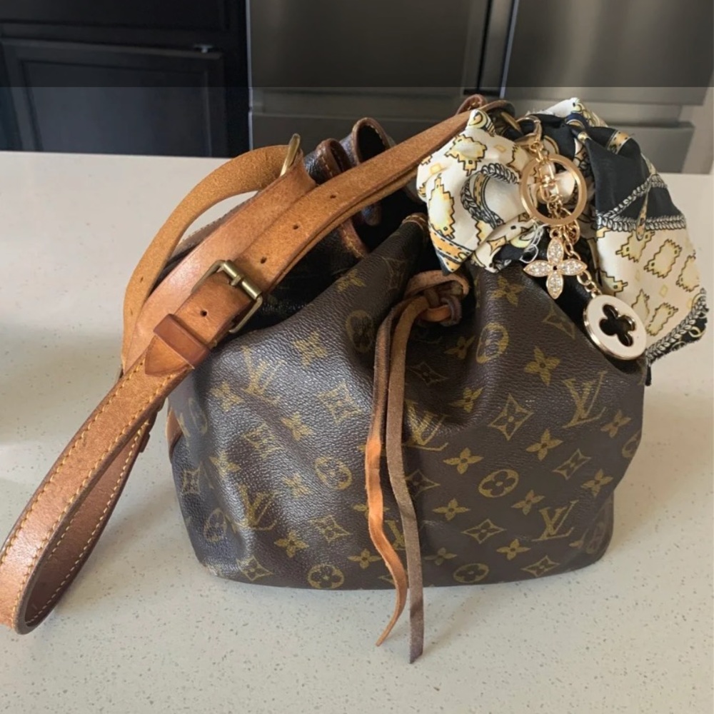 Authentic Vintage Louis Vuitton Noe bucket bag w/accessories
